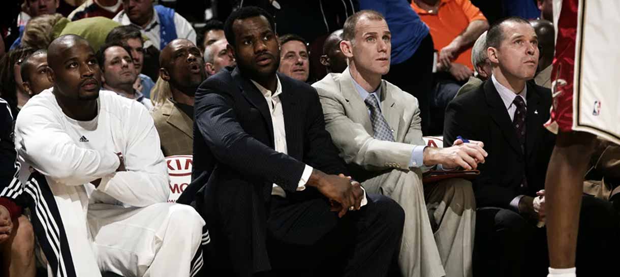 NBA: Assistente técnico de longa data de LeBron James é contratado pelo Lakers