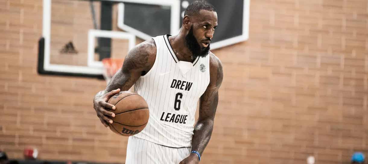 NBA: LeBron James marca 42 pontos e deixa torcida enlouquecida na Drew League