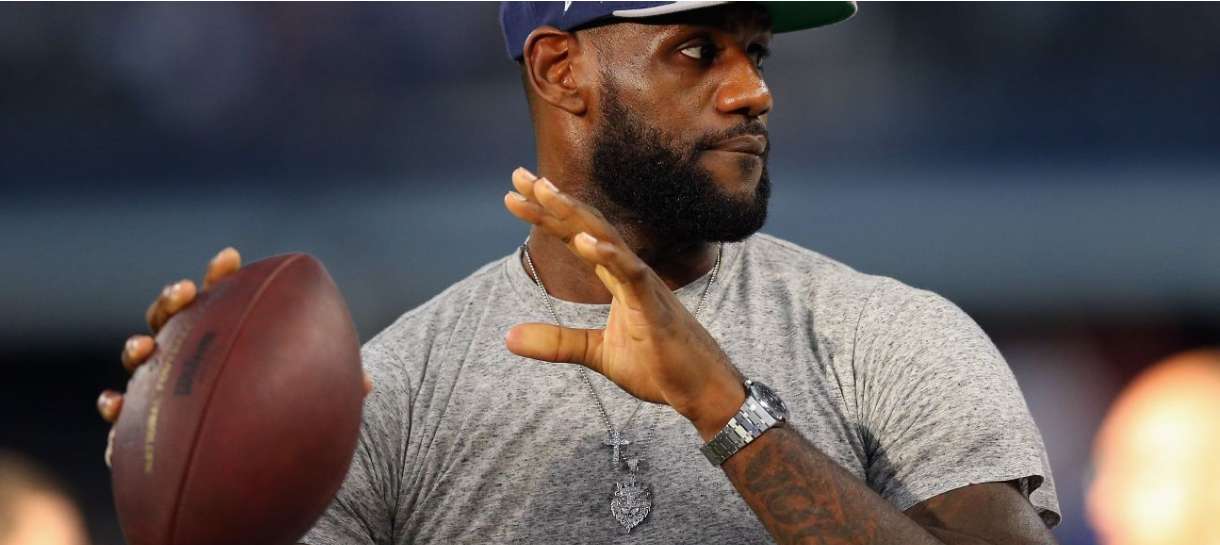 NBA: LeBron James recebe novo convite para jogar na NFL