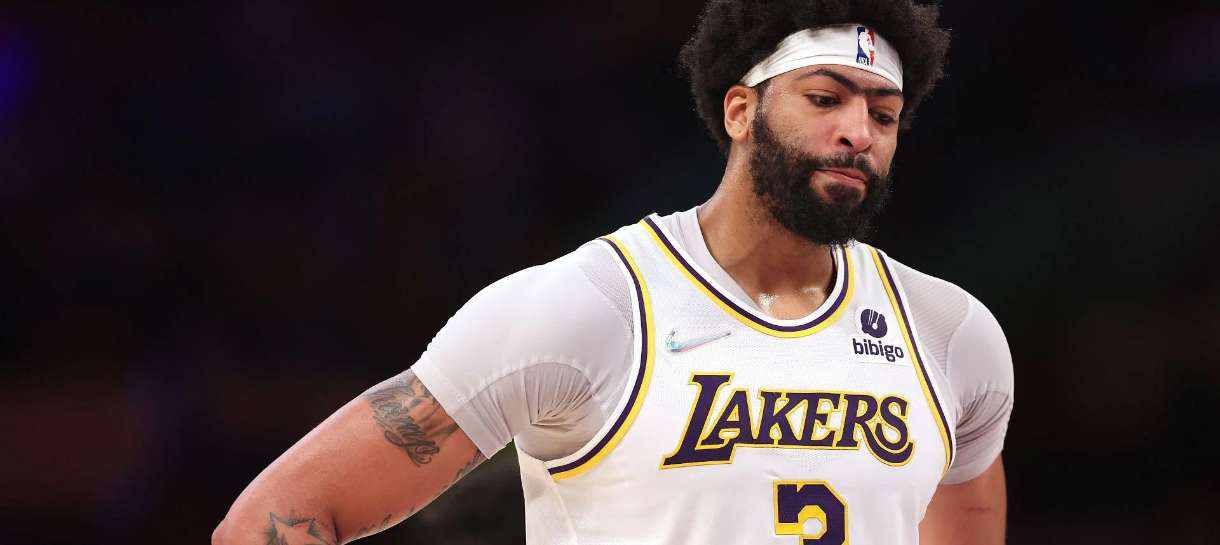 NBA: Anthony Davis reage a vídeo onde ele se lesiona no NBA2K23