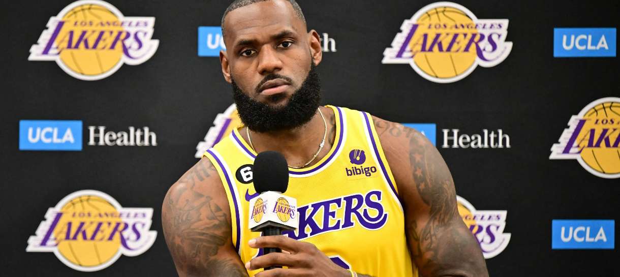 NBA: LeBron James surpreende ao escalar o melhor time do Lakers de todos os tempos