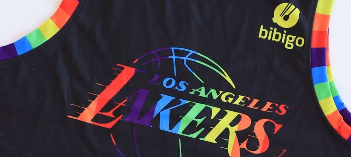 NBA: Lakers divulga camisa comemorativa para nova edição da Pride Night