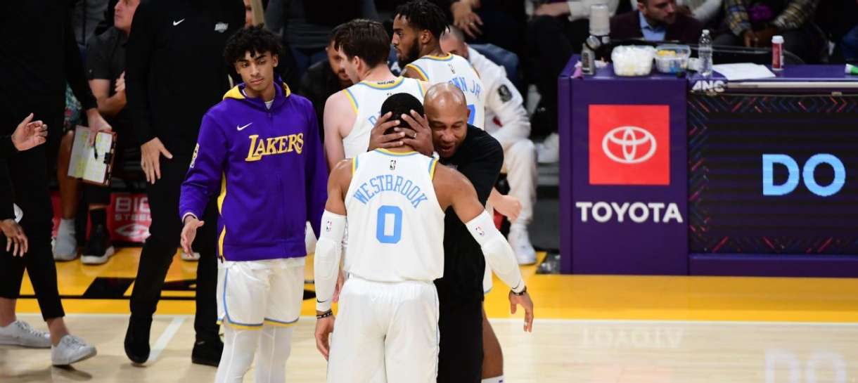 NBA: Festa no vestiário do Lakers viraliza após primeira vitória do time