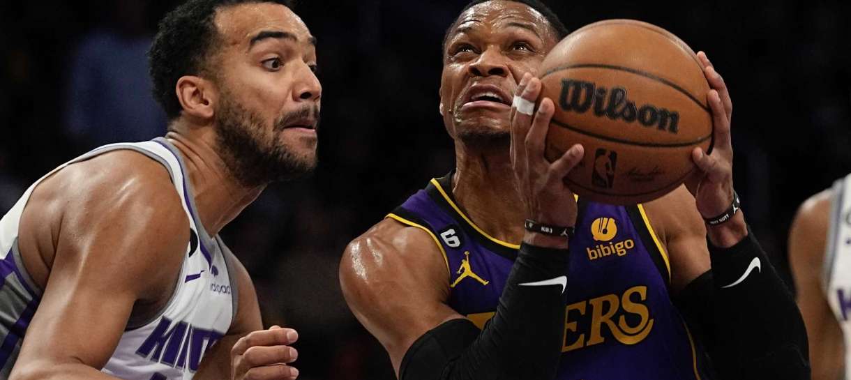 NBA: Protestos fora do ginásio marcam a décima derrota do Lakers na temporada