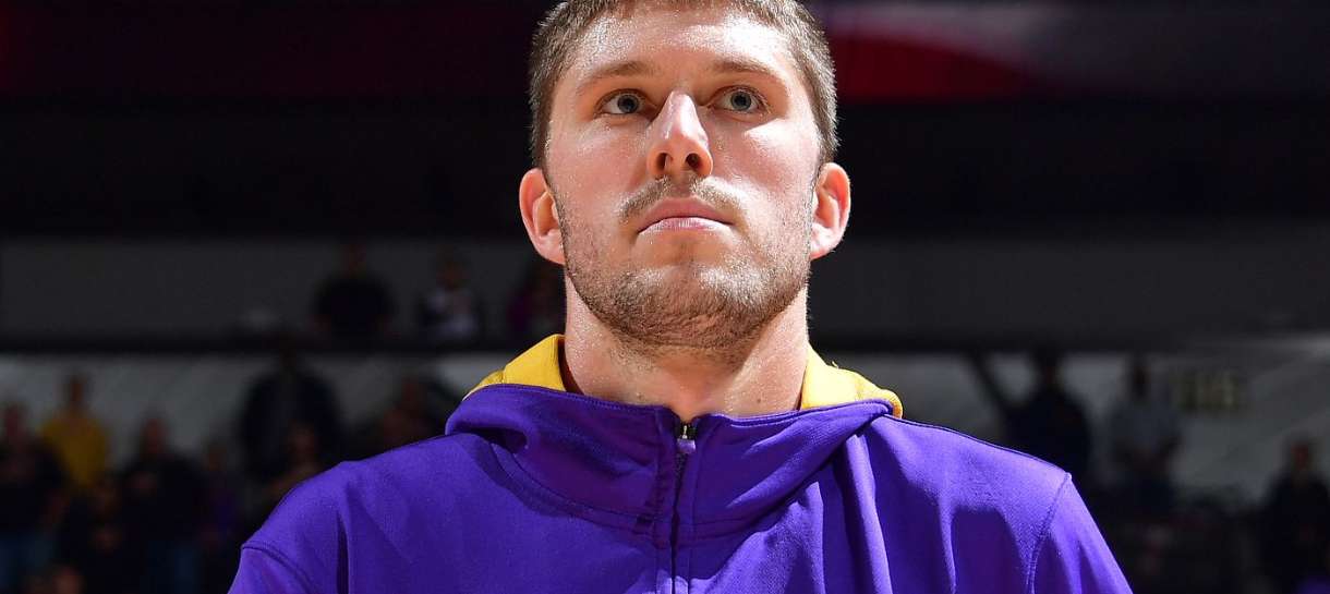 NBA: Lakers dispensa jogador e aquece rumores de troca