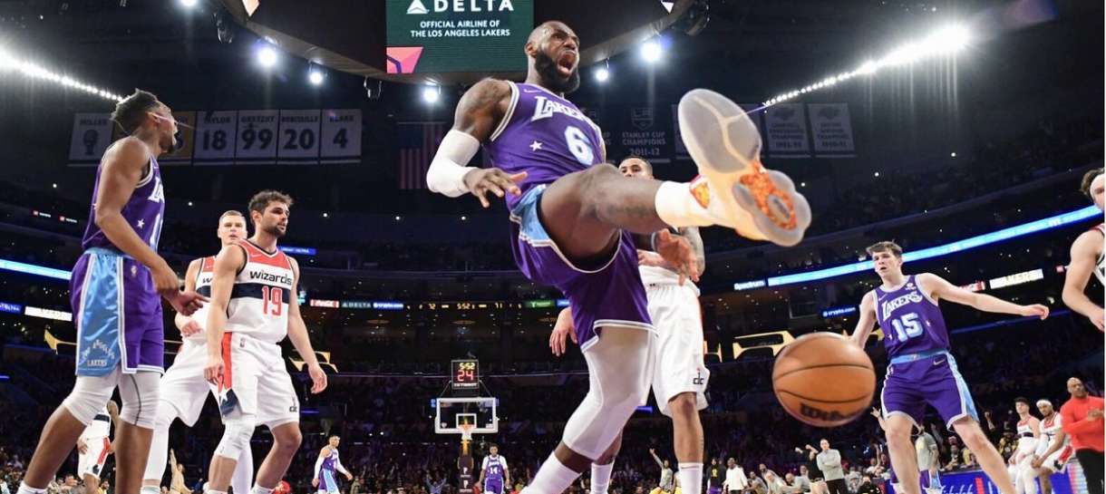 Lakers busca terceira vitória seguida neste domingo contra o Wizards