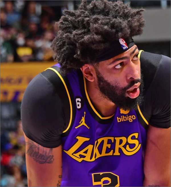 NBA: Veja o momento que Anthony Davis se lesiona na vitória do Lakers sobre o Nuggets