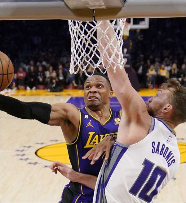 Lakers visita Kings cheio de incertezas