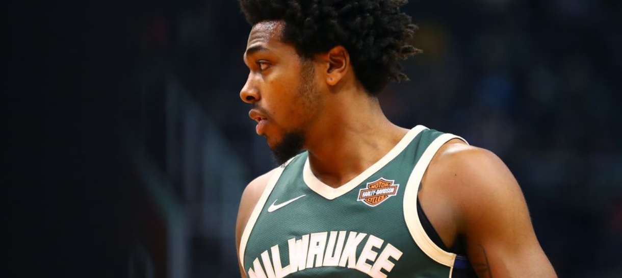 NBA: Lakers próximo de assinar com ex-jogador do Bucks