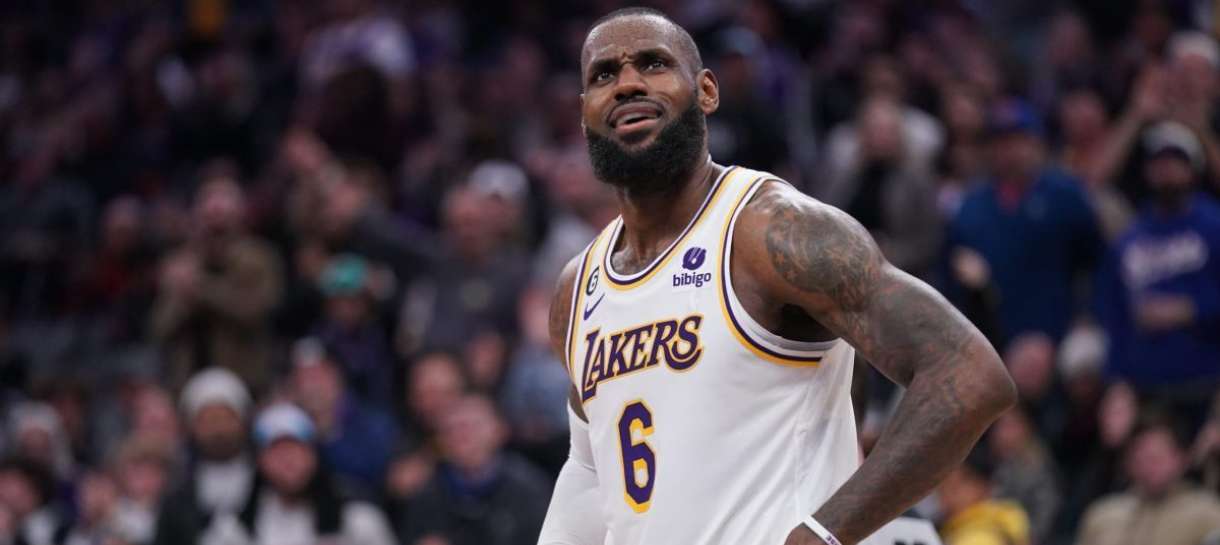 NBA: LeBron James tem mais uma atuação absurda em vitória do Lakers