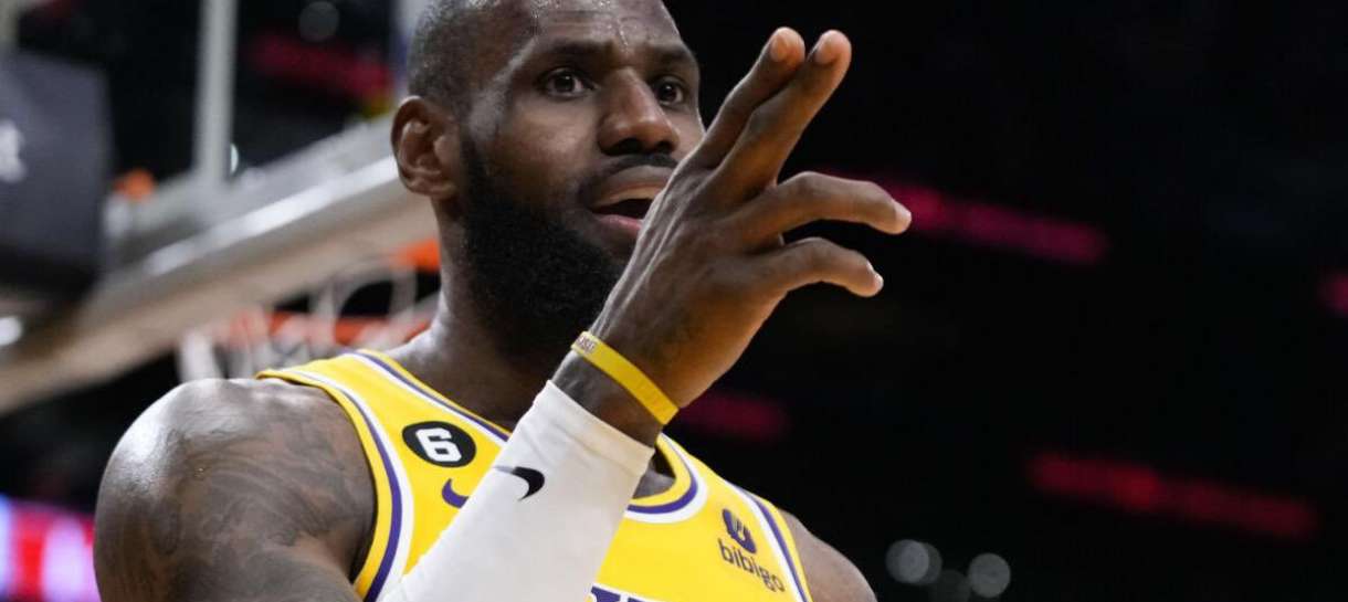 Atuação de 46 pontos de LeBron James o coloca em posição exclusiva na NBA