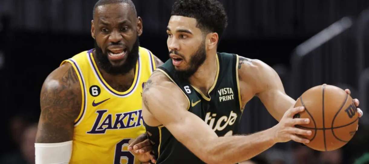 NBA: LeBron James chama atenção de Jayson Tatum após falta não marcada