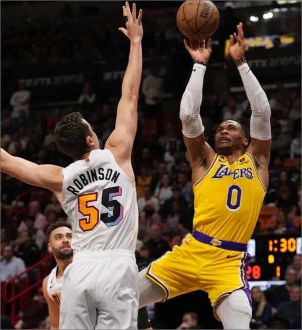 Lakers encara o Heat com dúvidas e buscando série de vitórias