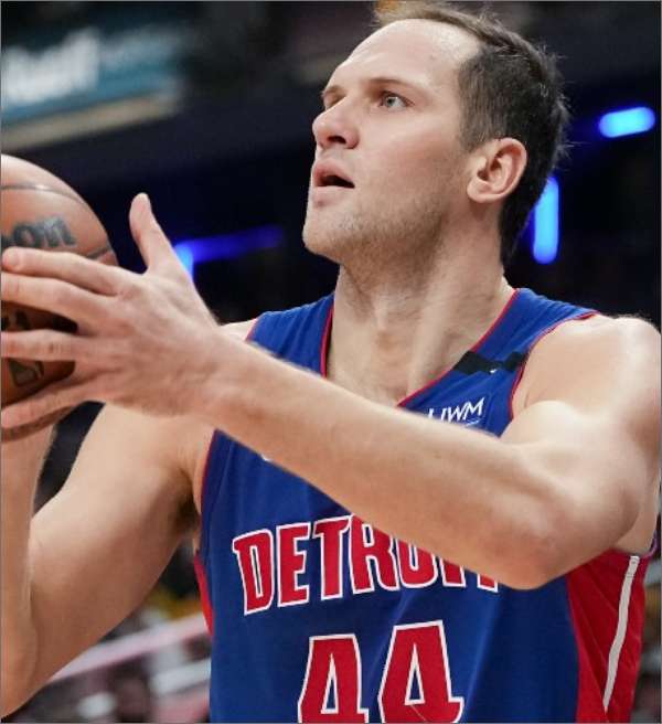 NBA: Porque o Lakers ainda não fechou uma troca por Bojan Bogdanovic