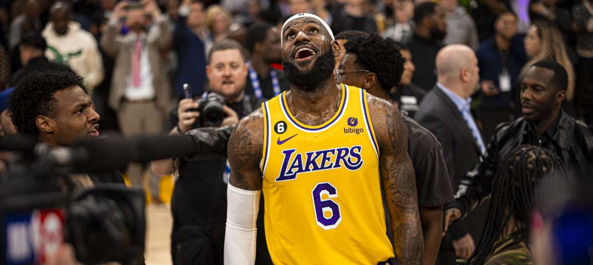 NBA: O valor milionário da camisa de LeBron James na noite do recorde de pontos