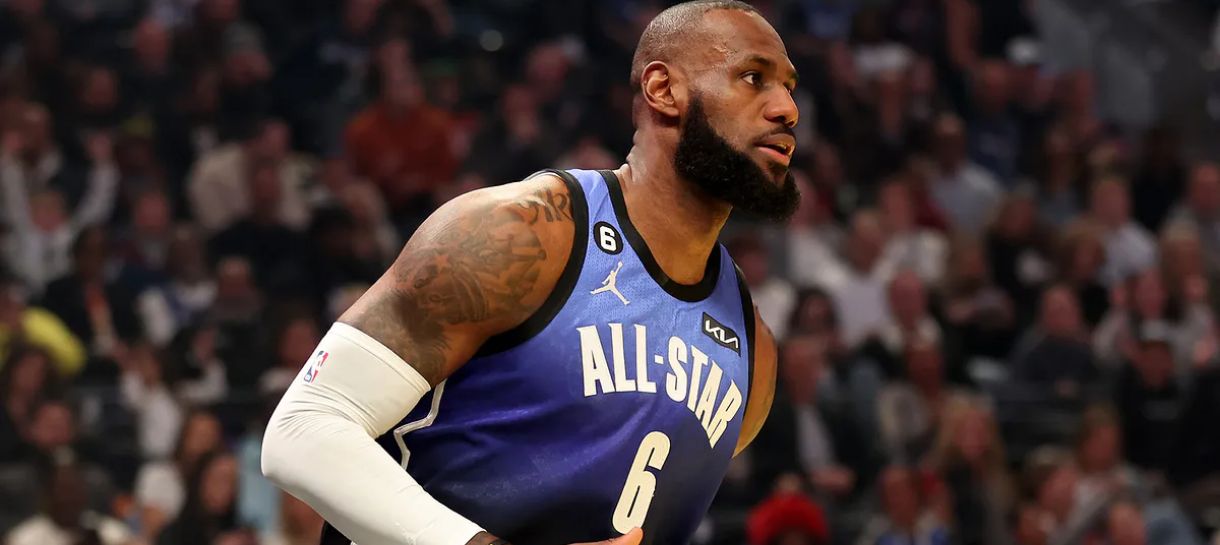 NBA: LeBron James sofre lesão durante All-Star Game