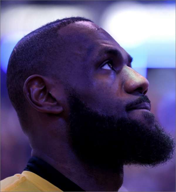 NBA: LeBron James parece reagir a troca de Kyrie Irving com post enigmático