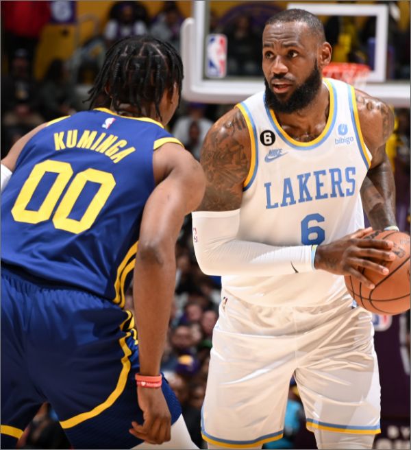 NBA: Lakers vence jogo muito importante contra Warriors mas D’Angelo Russell preocupa