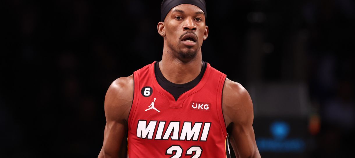 NBA: O gesto gigantesco de Jimmy Butler na noite de homenagem a Pau Gasol