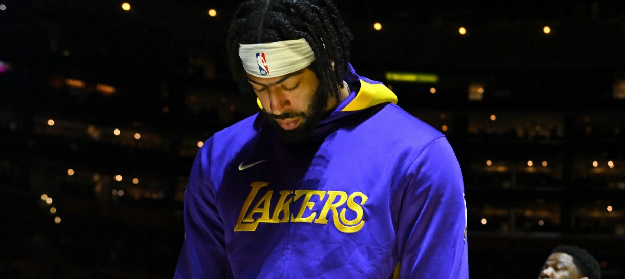 NBA: Anthony Davis compara atual Lakers com time campeão de 2020