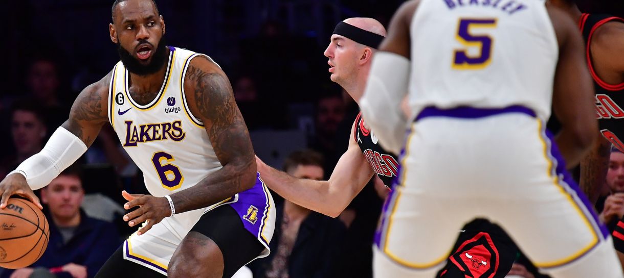 NBA: Lakers pode ter time completo hoje contra o Bulls
