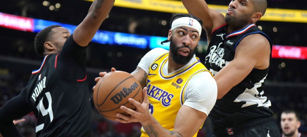 NBA: Lakers perde para Clippers em jogo crucial para definição dos playoffs