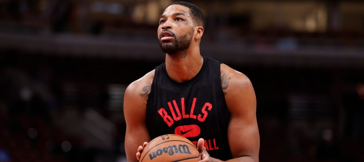 Lakers assina com dois novos jogadores rumo a pós-temporada