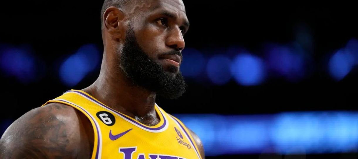 NBA: LeBron James vai precisar de um tempo significativo para se recuperar