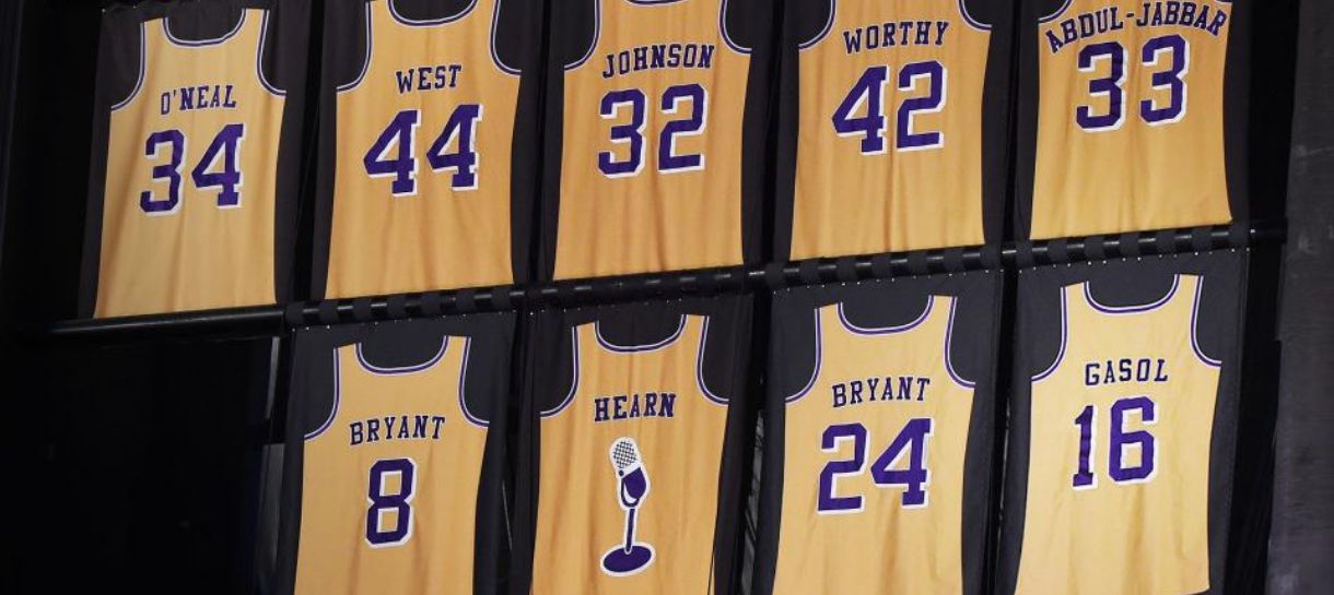 NBA: As 13 camisas lendárias aposentadas pelo Lakers