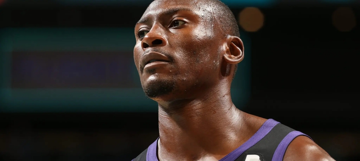 NBA: Lakers tem dois pivôs na mira para preencher vaga no elenco