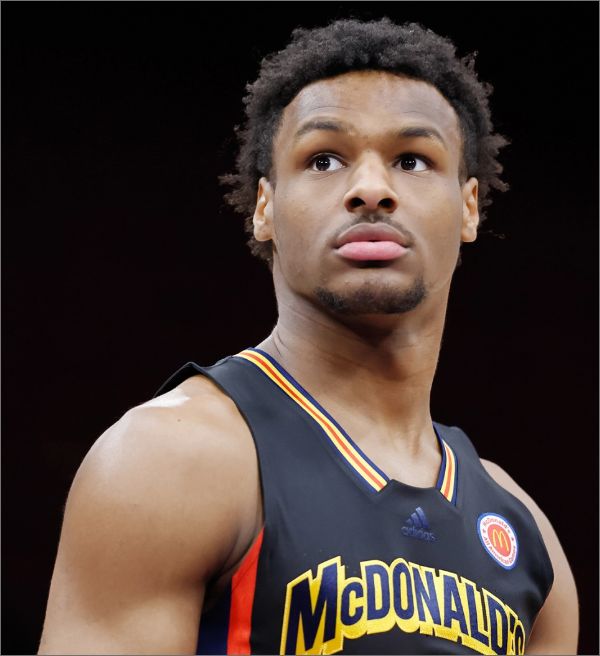 NBA: Filho de LeBron James sofre parada cardíaca em treino e acaba hospitalizado