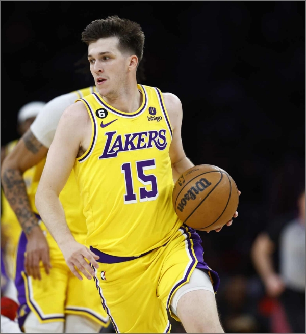 NBA: Austin Reaves promove seu novo tênis para a próxima temporada