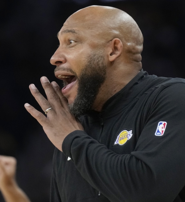 Técnico do Lakers manda recado para o resto da NBA sobre Lillard e Antetokounmpo