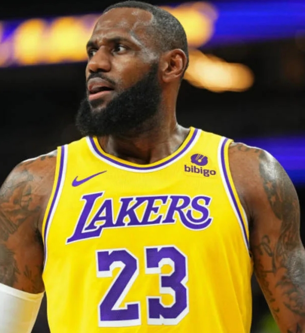 Lakers define tempo que LeBron James vai ficar em quadra nesta temporada