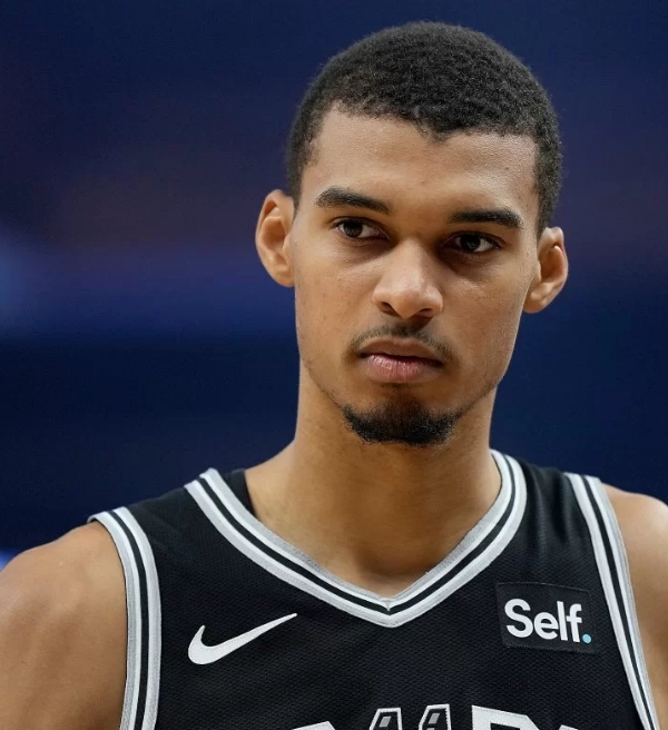 NBA: Técnico do Lakers compara Victor Wembanyama com LeBron James