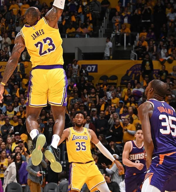 NBA: Foto viraliza e prova impulsão absurda de LeBron James