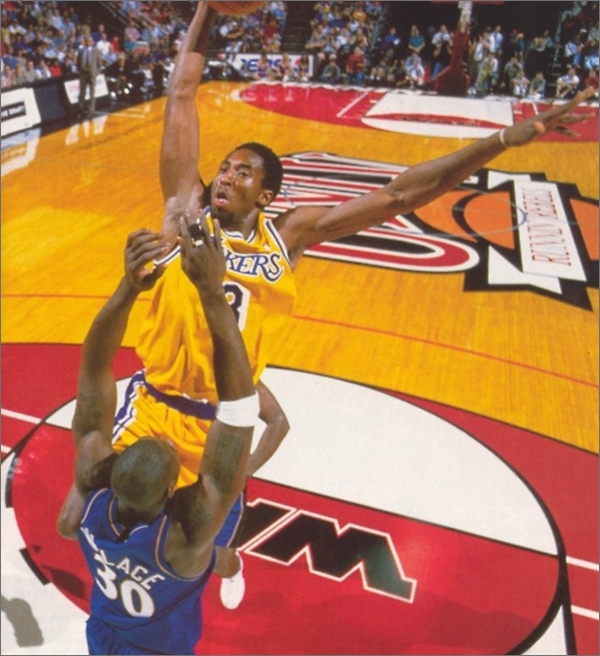 NBA: Lenda de uma enterrada icônica de Kobe Bryant