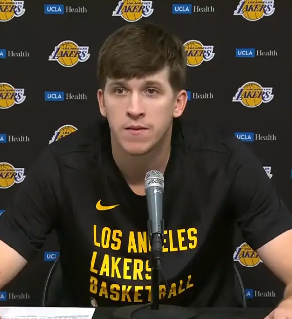 NBA: Austin Reaves fala após ter voltado para o banco de reservas do Lakers