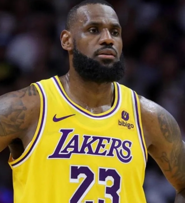 LeBron James dá sua opinião sobre a Copa da NBA