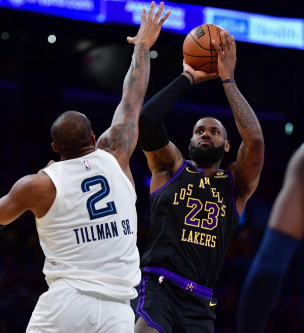 Lakers joga bem e atropela a fraca equipe do Grizzlies pela Copa da NBA