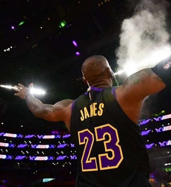 NBA: LeBron James chega a marca de 39 mil pontos na carreira