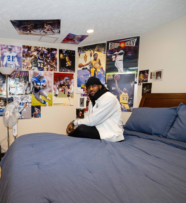 LeBron James visita seu recente inaugurado museu sobre sua carreira