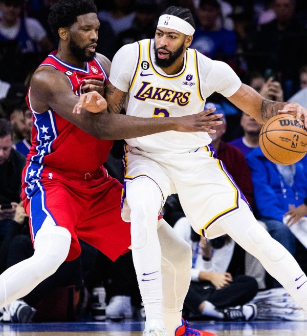 Lakers x Sixers: onde assistir ao vivo o duelo entre Davis e Embiid