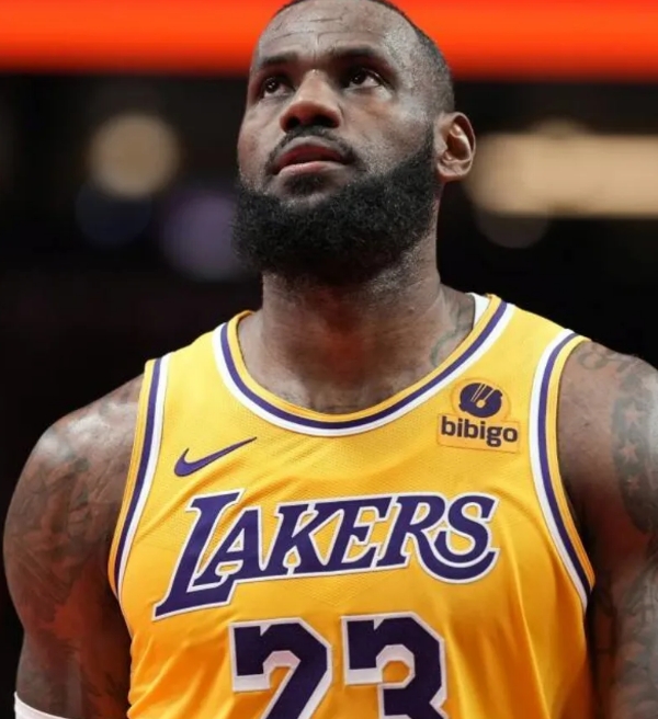 LeBron James é o jogador com mais minutos jogados na história da NBA