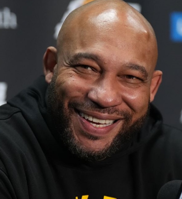 Lakers pode ter reforço para o jogo de hoje contra o Pistons