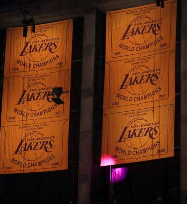 O Lakers vai adicionar um banner na Crypto Arena se for campeão da Copa da NBA?