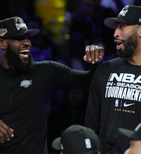 LeBron James não poupa palavras ao falar da atuação dominante de Anthony Davis na final da Copa da NBA