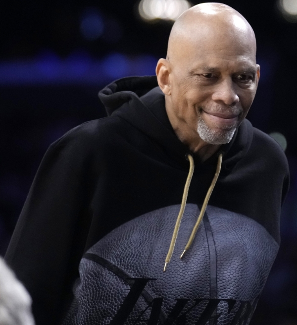 Kareem Abdul-Jabbar é hospitalizado após queda