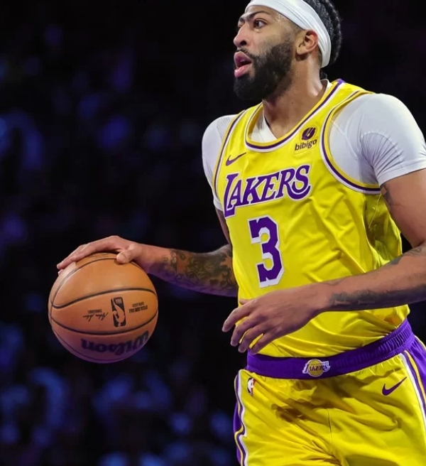 Anthony Davis revela a receita para ter melhorado seu ataque no Lakers