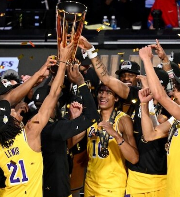 Jogadores do Lakers ganham bolada em dinheiro antes da rodada de Natal